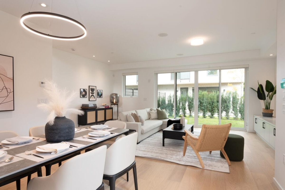 Family Room Photo of 122 E 17th Avenue, Vancouver, BC