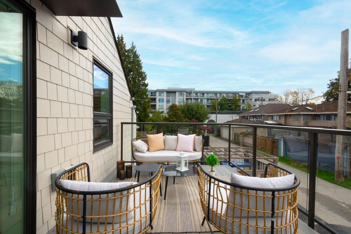 Garage Interior Photo of 122 E 17th Avenue, Vancouver, BC