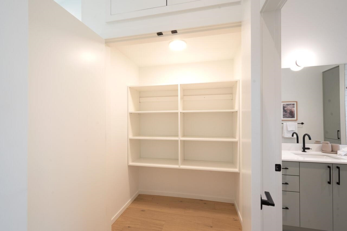 Garden / Landscaping Photo of 122 E 17th Avenue, Vancouver, BC