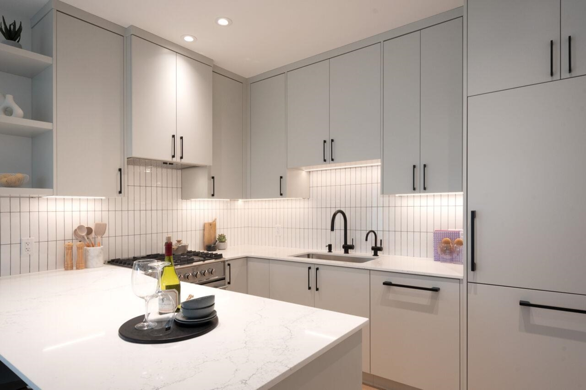 Guest Bathroom Photo of 122 E 17th Avenue, Vancouver, BC