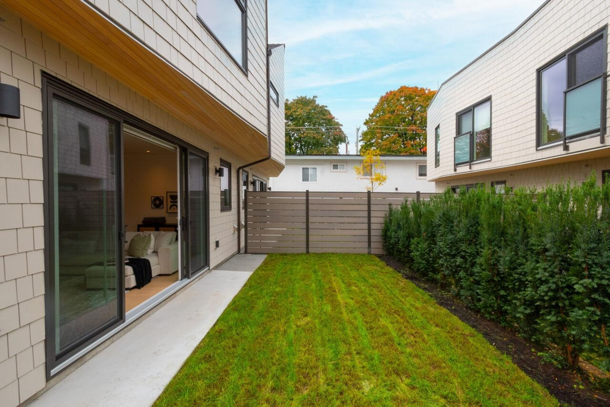 Hot Tub / Spa Photo of 122 E 17th Avenue, Vancouver, BC