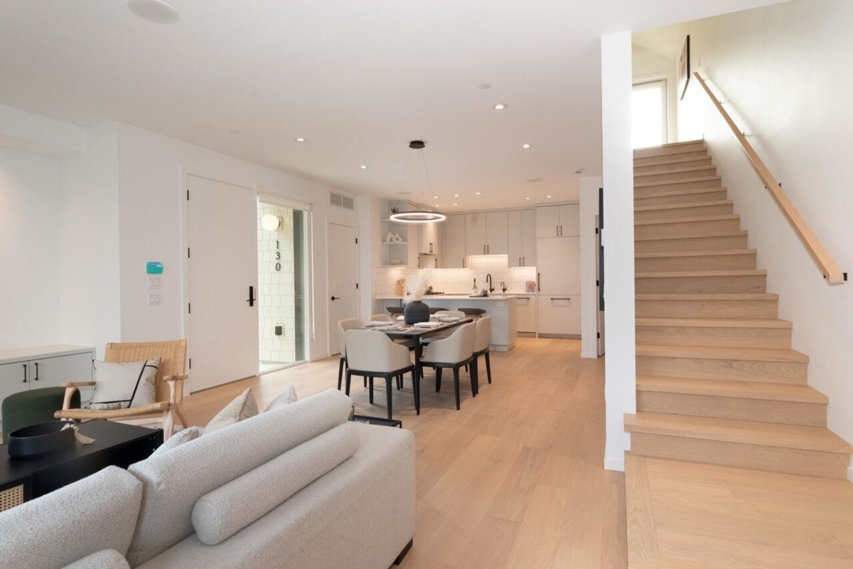 Kitchen Island Photo of 122 E 17th Avenue, Vancouver, BC