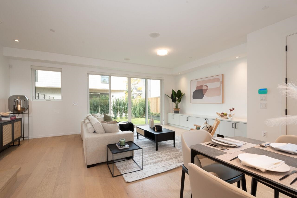 Living Room Photo of 122 E 17th Avenue, Vancouver, BC