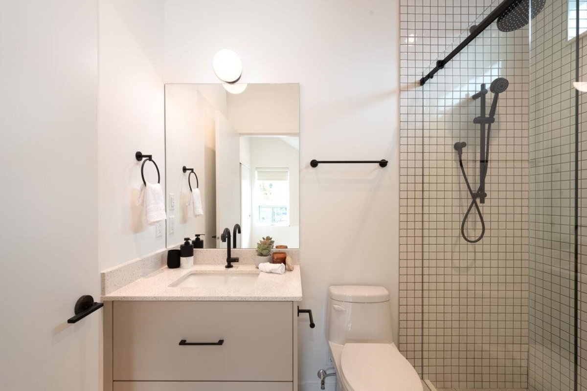 Mudroom Photo of 122 E 17th Avenue, Vancouver, BC