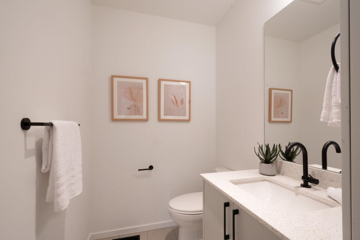 Office / Den Photo of 122 E 17th Avenue, Vancouver, BC