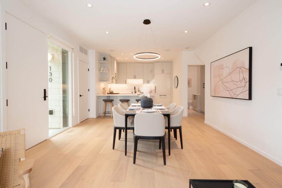 Primary Bathroom Photo of 122 E 17th Avenue, Vancouver, BC