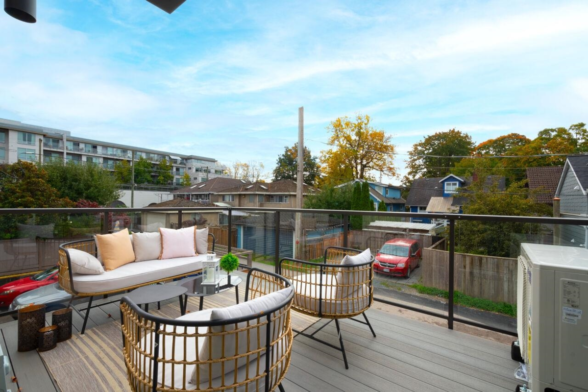 Staircase Photo of 122 E 17th Avenue, Vancouver, BC