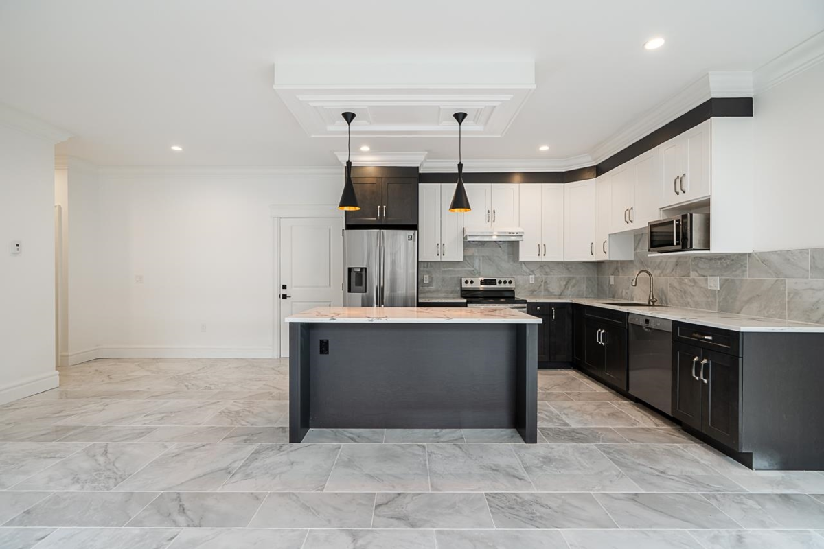 Front Yard Photo of 1696 166a Street, Surrey, BC