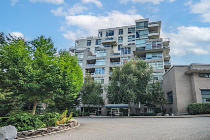 509 9262 University Crescent, Burnaby, BC, Simon Fraser Univer. — 2 bed apartment/condo for sale