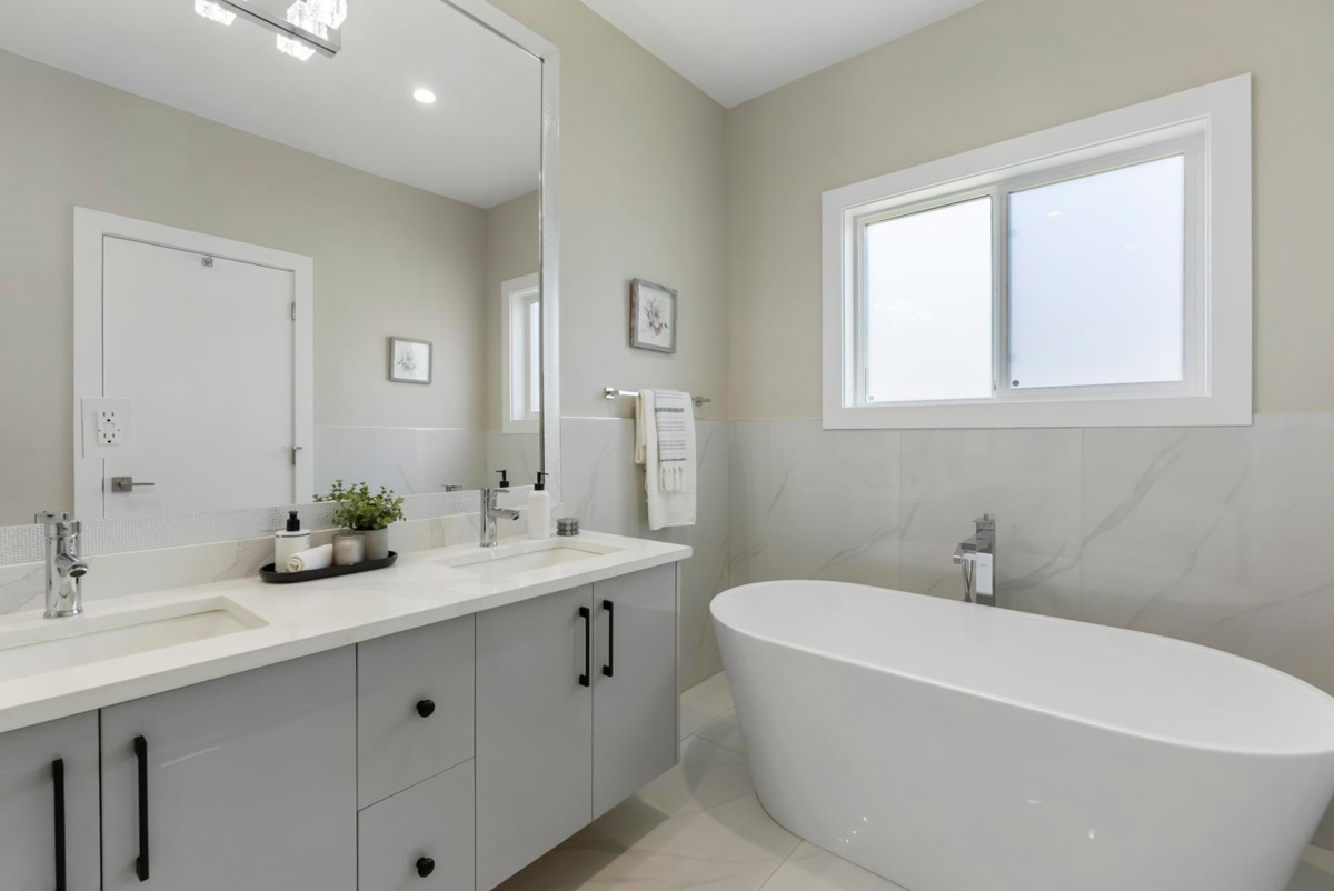 Hallway Photo of 13955 60a Avenue, Surrey, BC