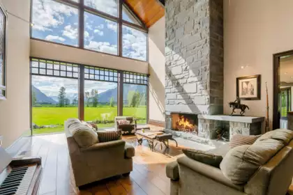 Breakfast Nook Photo of 9115 Pemberton Meadows Road, Pemberton, BC