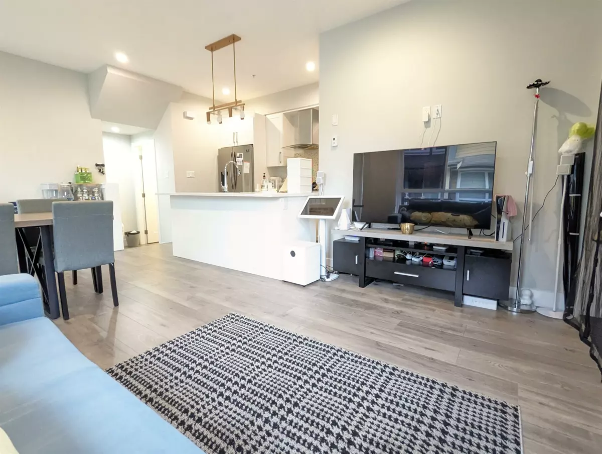 Dining Area Photo of 52 430 Duncan Street, New Westminster, BC
