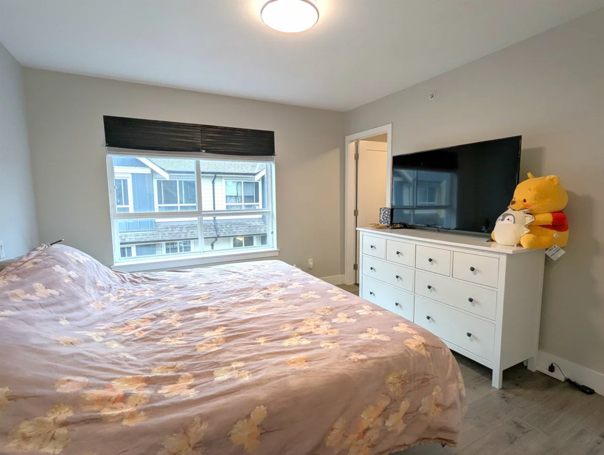 Kitchen Island Photo of 52 430 Duncan Street, New Westminster, BC