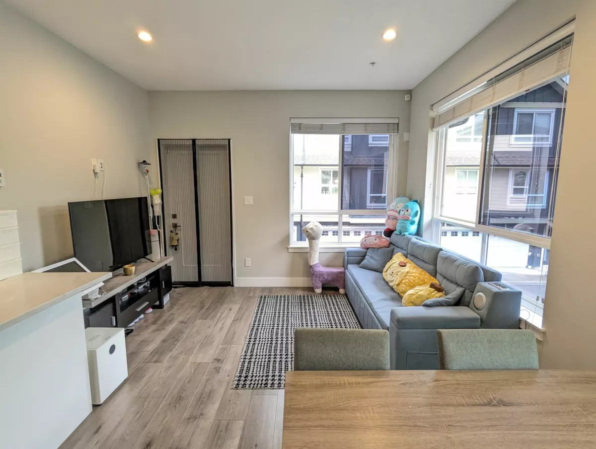 Kitchen Photo of 52 430 Duncan Street, New Westminster, BC