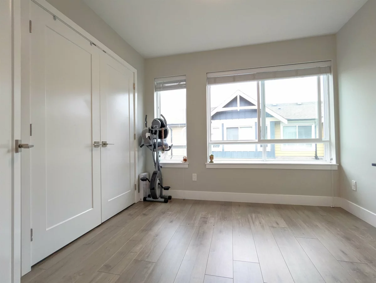 Primary Bathroom Photo of 52 430 Duncan Street, New Westminster, BC
