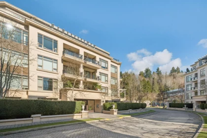 300 533 Waters Edge Crescent, West Vancouver, BC