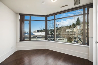 Hallway Photo of 300 533 Waters Edge Crescent, West Vancouver, BC
