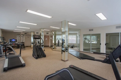 Hallway Photo of 318 15110 108 Avenue, Surrey, BC