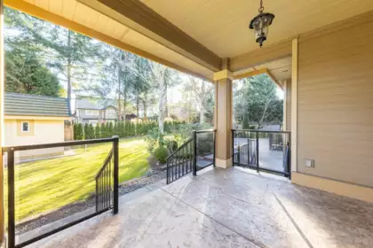 Entry Foyer Photo of 2080 136 Street, Surrey, BC