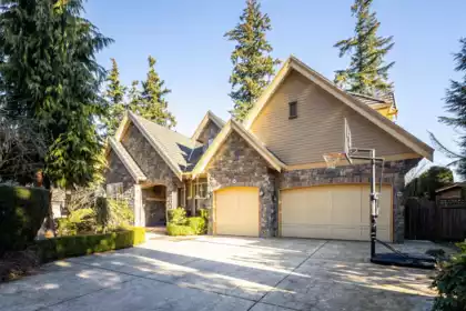 2080 136 Street, Surrey, BC, Elgin Chantrell — 7 bed single family residence for sale