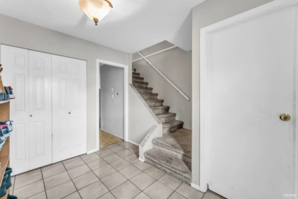 Entry Foyer Photo of 11876 82a Avenue, Delta, BC