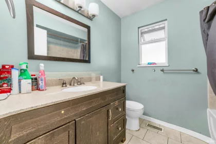 Laundry Room Photo of 11876 82a Avenue, Delta, BC