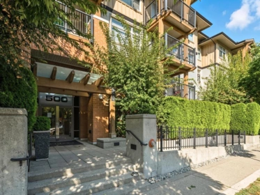 210 500 Klahanie Drive, Port Moody, BC, Port Moody — Apartment/Condo for sale