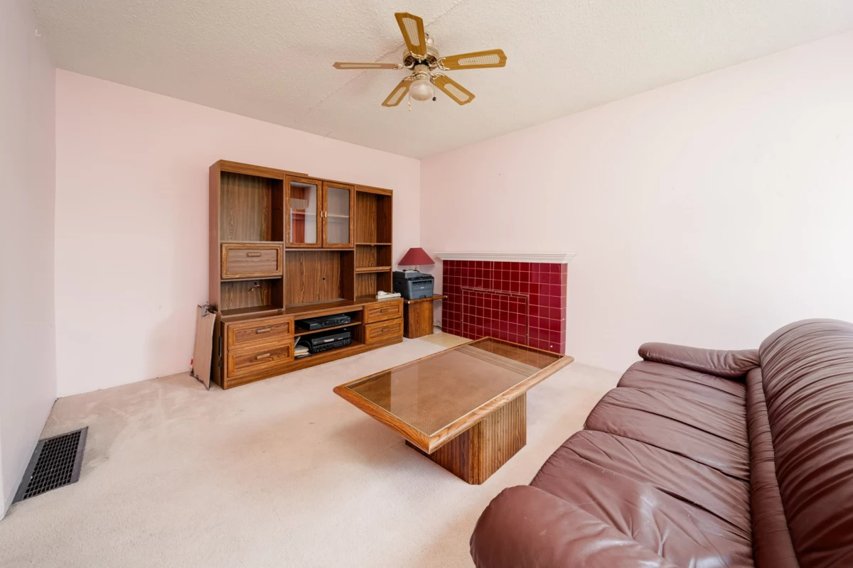 Kitchen Island Photo of 3089 E 1st Avenue, Vancouver, BC
