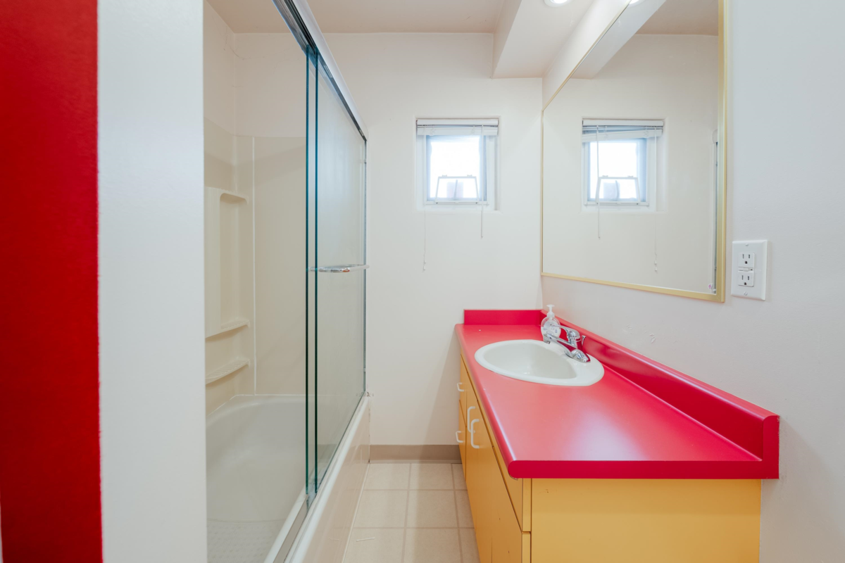 Primary Bathroom Photo of 3089 E 1st Avenue, Vancouver, BC