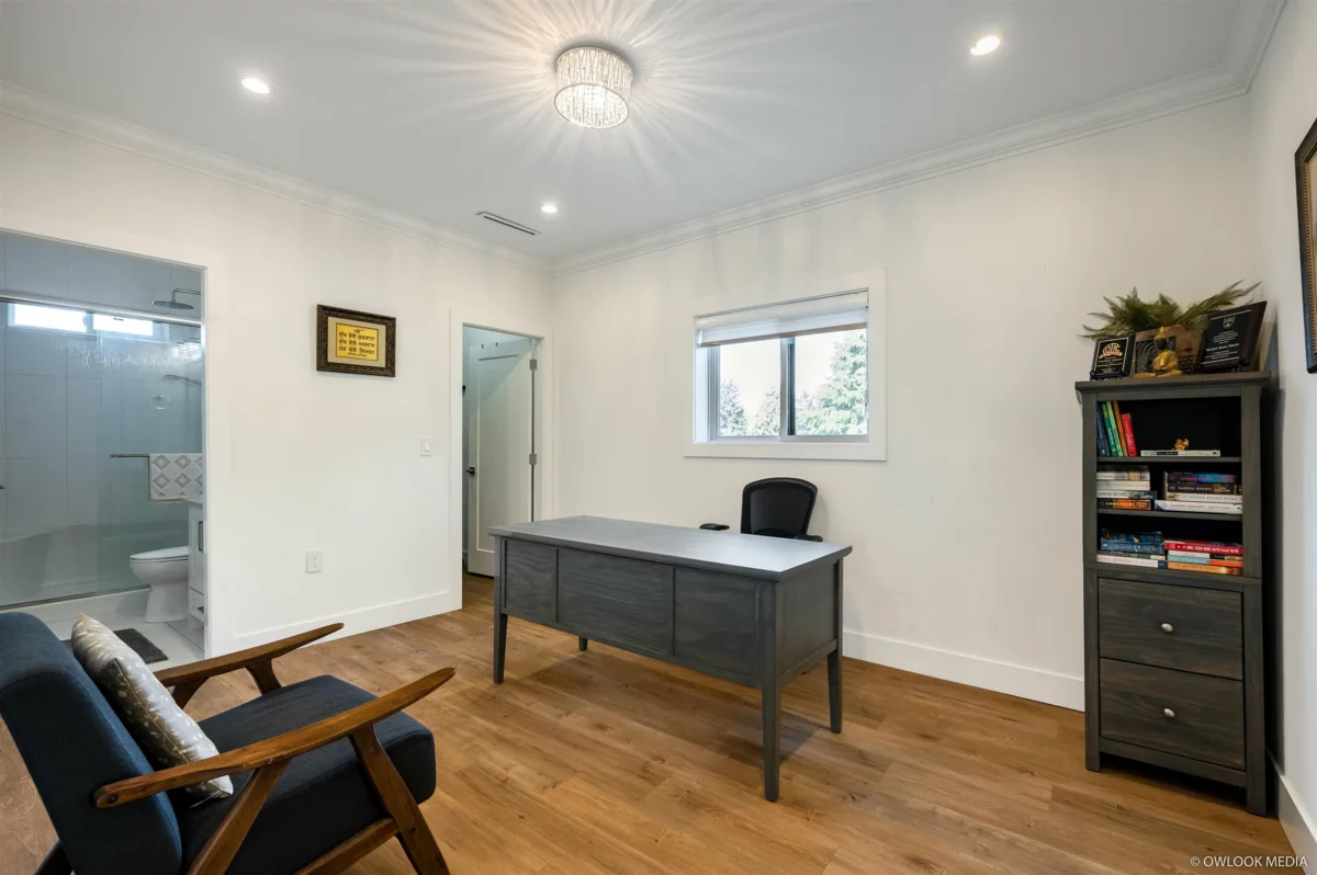 Mudroom Photo of 12901 92a Avenue, Surrey, BC