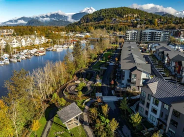 38081 Helm Way, Squamish, BC, Squamish — Townhouse for sale