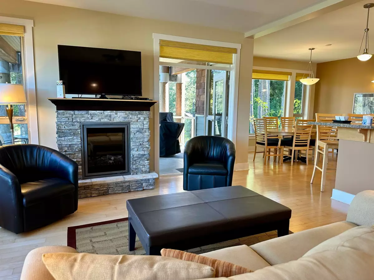 Breakfast Nook Photo of 21A 12849 Lagoon Road, Madeira Park, BC