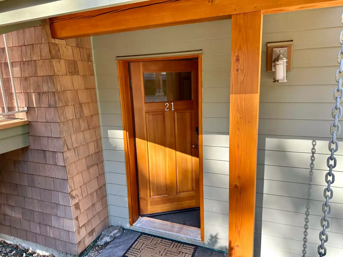 Kitchen Island Photo of 21A 12849 Lagoon Road, Madeira Park, BC
