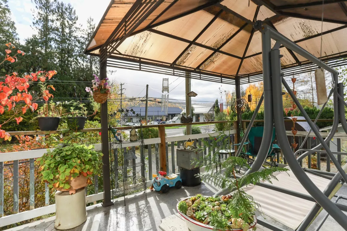 Guest Bathroom Photo of 52975 Yale Road, Rosedale, BC