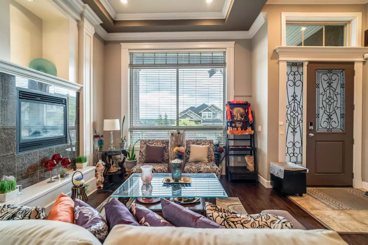 Family Room Photo of 18933 55 Avenue, Surrey, BC