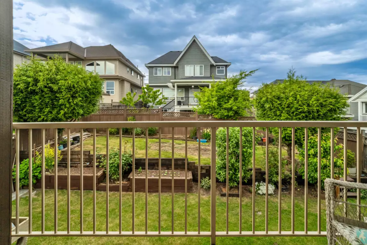 Garden / Landscaping Photo of 18933 55 Avenue, Surrey, BC