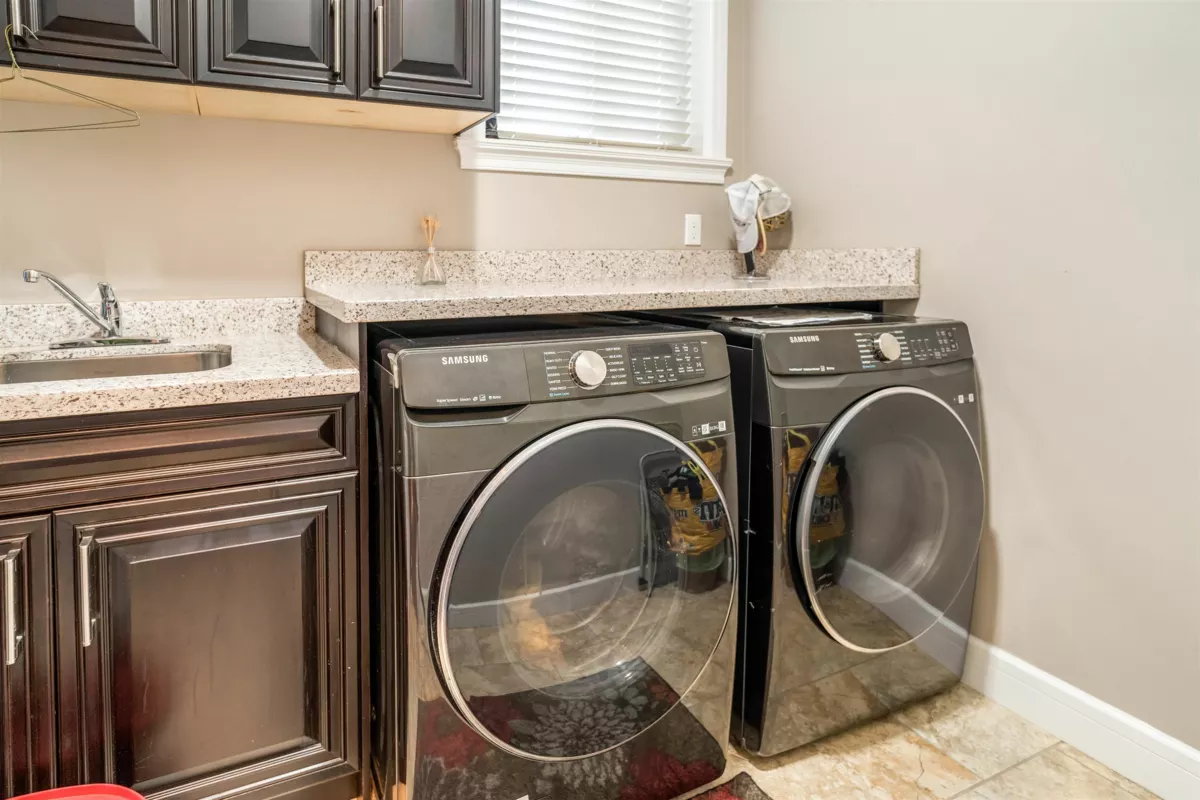 Laundry Room Photo of 18933 55 Avenue, Surrey, BC