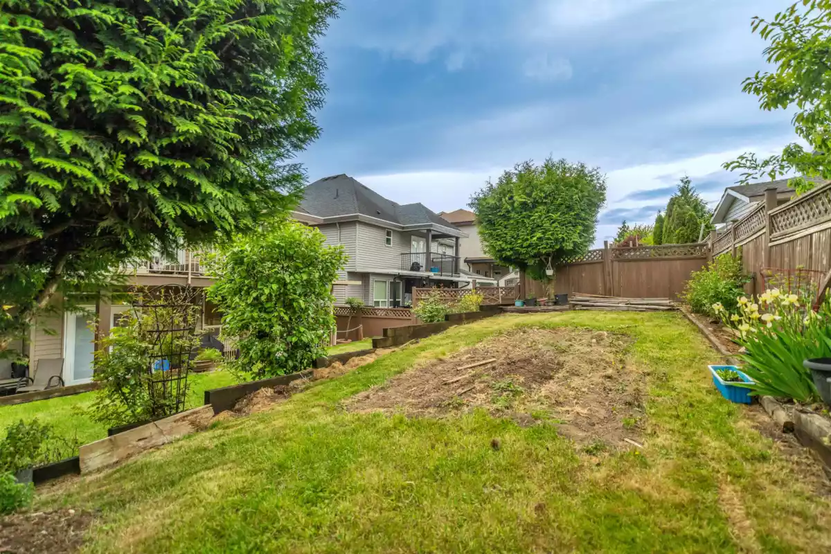 Outdoor Kitchen Photo of 18933 55 Avenue, Surrey, BC