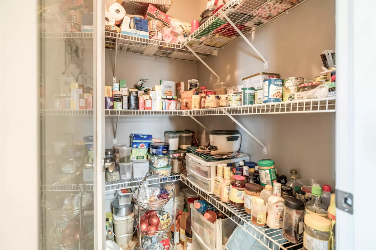 Powder Room Photo of 18933 55 Avenue, Surrey, BC