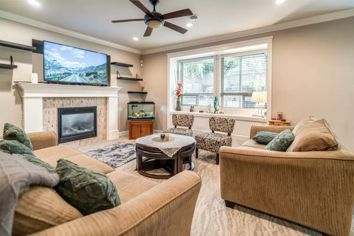 Primary Bedroom Photo of 18933 55 Avenue, Surrey, BC