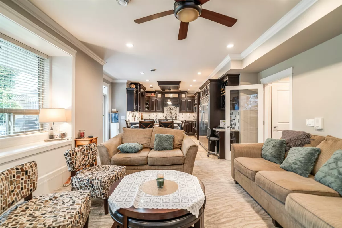 Walk-In Closet Photo of 18933 55 Avenue, Surrey, BC