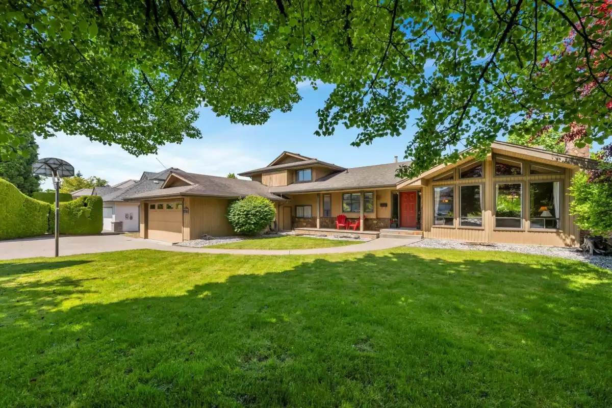 Living Room Photo of 21761 49a Avenue, Langley, BC