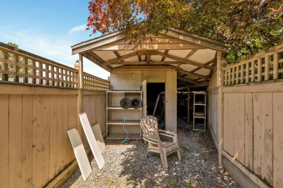 Swimming Pool Photo of 21761 49a Avenue, Langley, BC