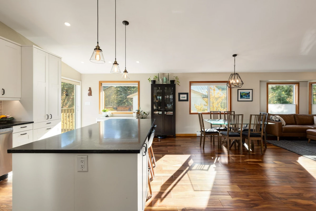 Breakfast Nook Photo of 7386 Laurel Street, Pemberton, BC