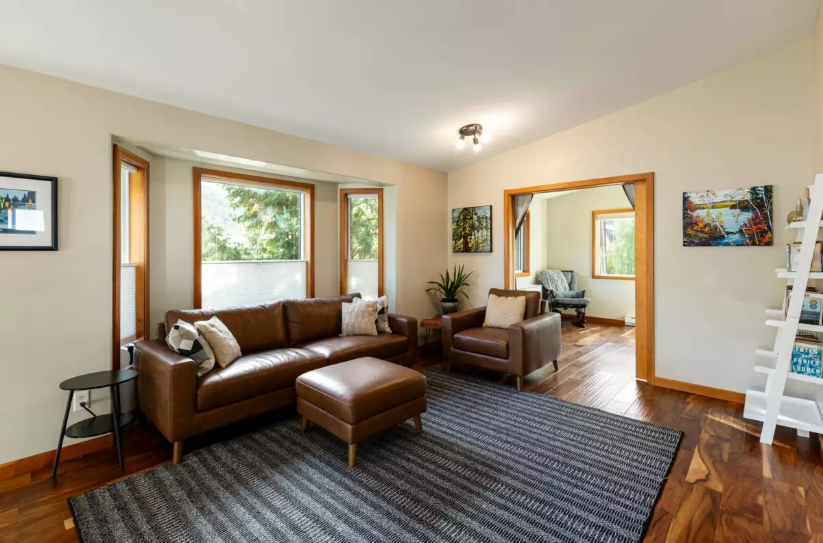 Family Room Photo of 7386 Laurel Street, Pemberton, BC