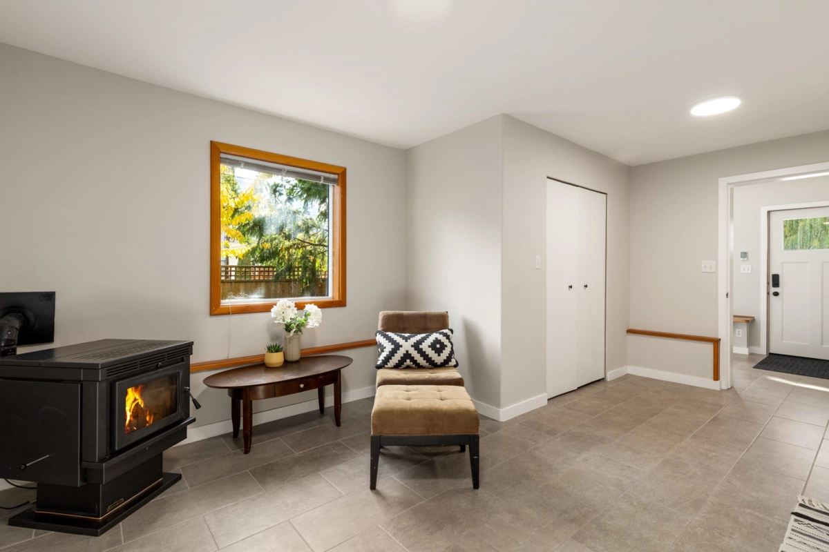 Mudroom Photo of 7386 Laurel Street, Pemberton, BC