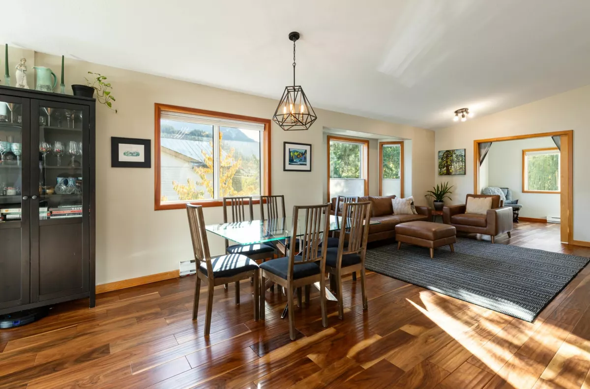 Primary Bathroom Photo of 7386 Laurel Street, Pemberton, BC