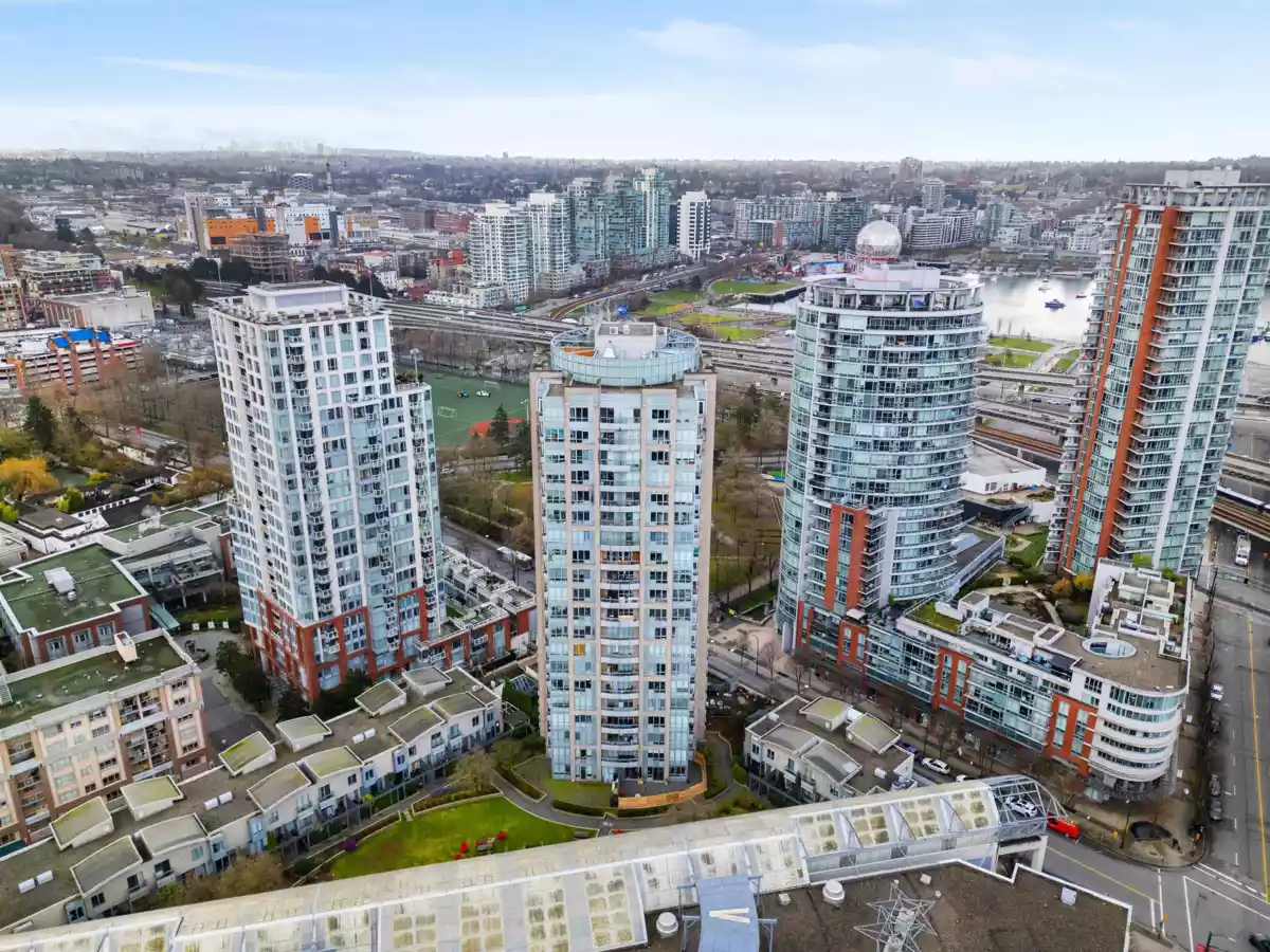 Backyard Photo of 1501 63 Keefer Place, Vancouver, BC