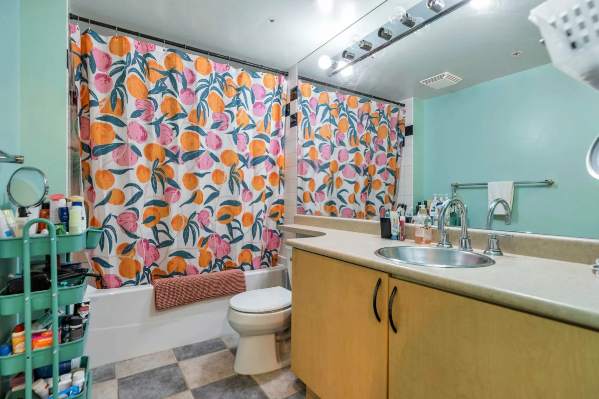 Guest Bathroom Photo of 1501 63 Keefer Place, Vancouver, BC