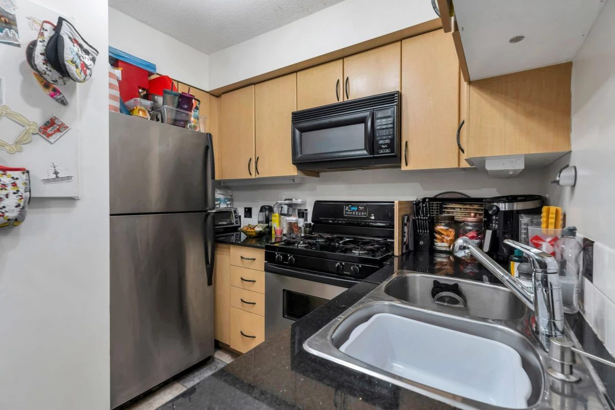 Primary Bathroom Photo of 1501 63 Keefer Place, Vancouver, BC